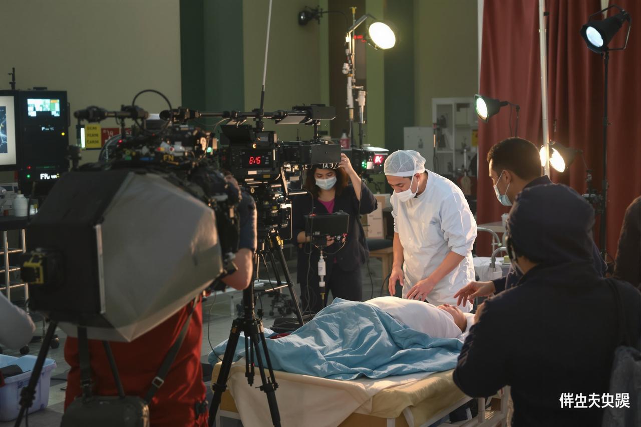 某综艺节目录制现场突发意外,多名嘉宾受伤送医